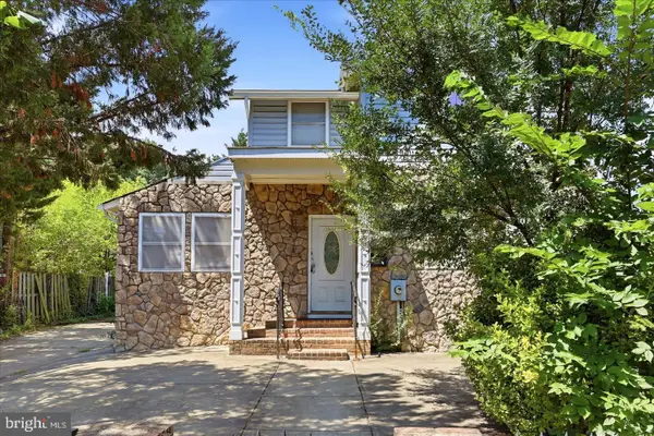2506 S Eads St, ARLINGTON, VA 22202