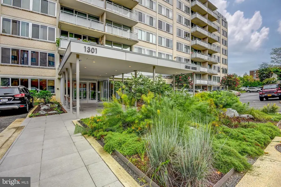 1301 S Arlington Ridge Rd #811, Arlington, VA 22202 - #2