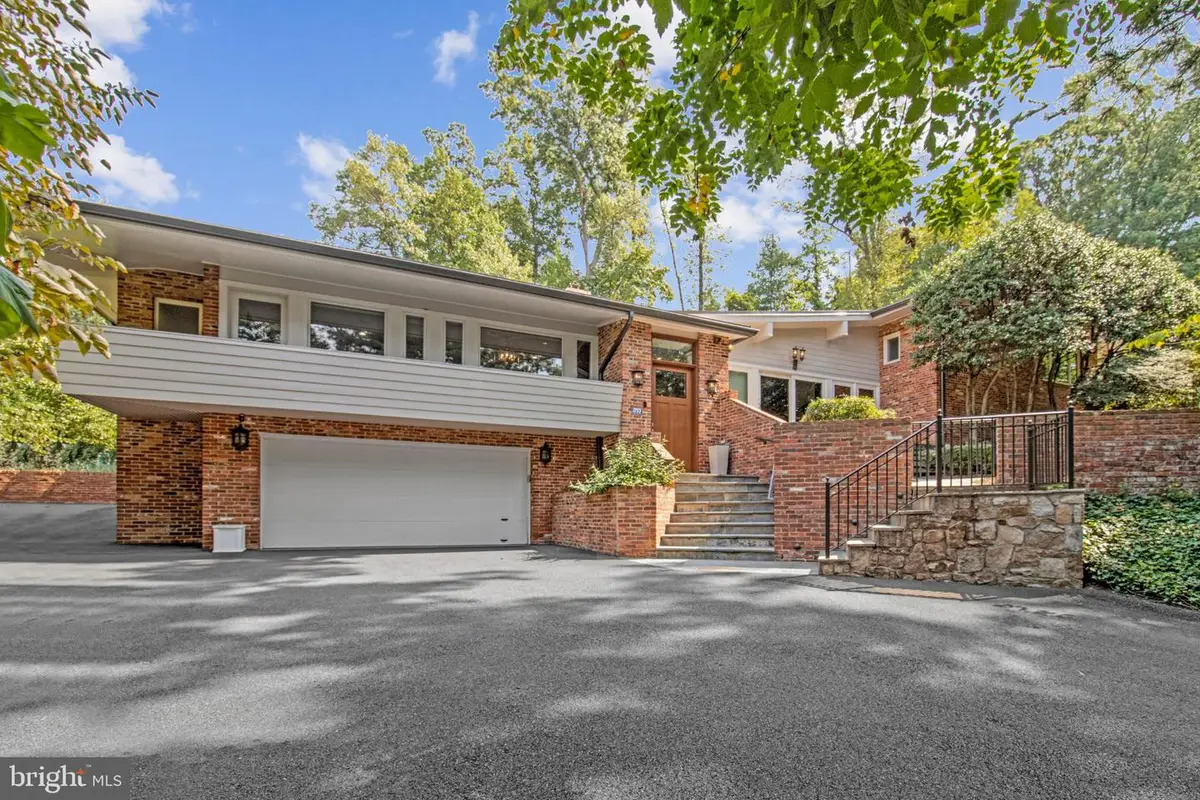1753 Army Navy Dr, Arlington, VA 22202 - #1