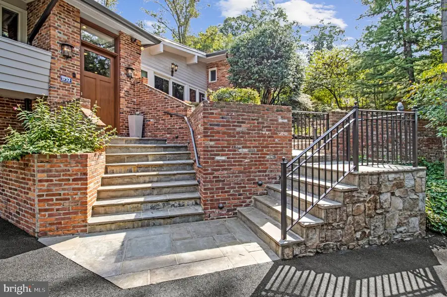 1753 Army Navy Dr, Arlington, VA 22202 - #2