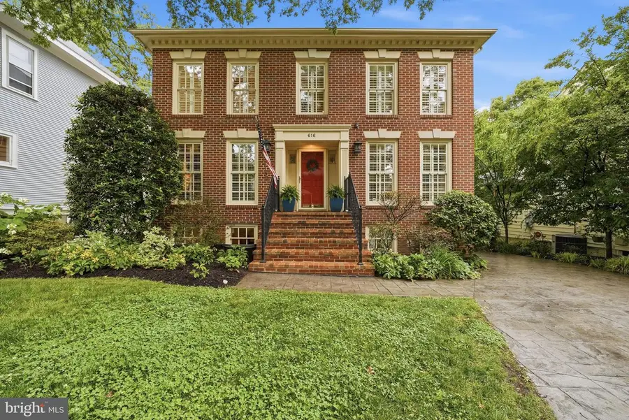 616 26th St S, Arlington, VA 22202 - #2