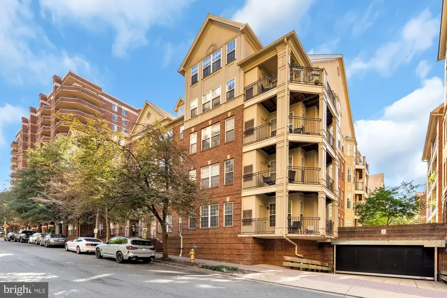 1320 N Wayne St #101, Arlington, VA 22201 - #3
