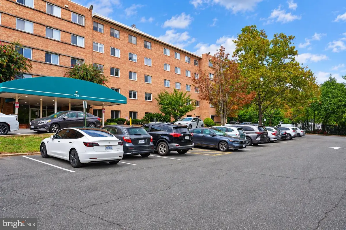 750 S Dickerson St #402, Arlington, VA 22204 - #1