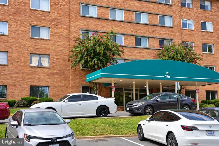 750 S Dickerson St #402, Arlington, VA 22204 - #2