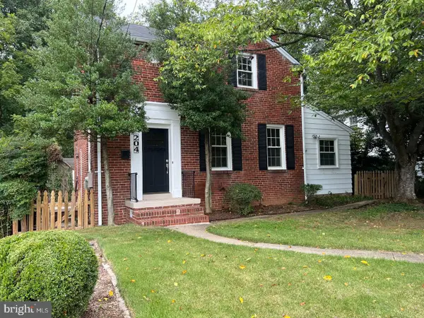 204 S Abingdon St, ARLINGTON, VA 22204