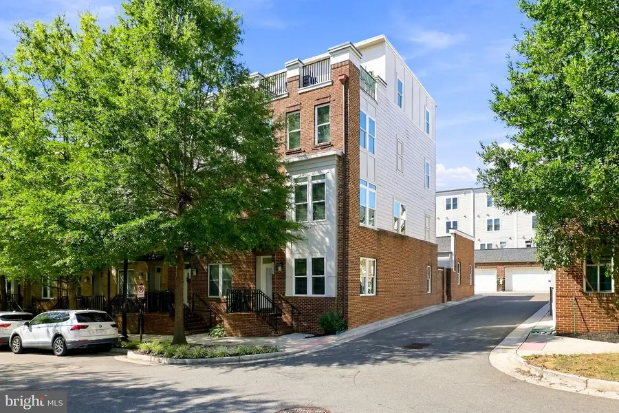 1120 S Lincoln St, Arlington, VA 22204 - #2