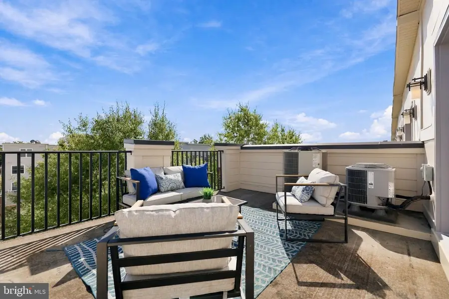 1120 S Lincoln St, Arlington, VA 22204 - #3
