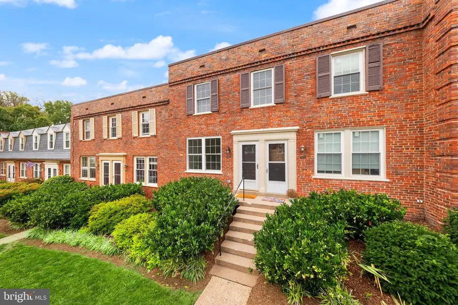 1400 S Edgewood St #521, Arlington, VA 22204 - #3