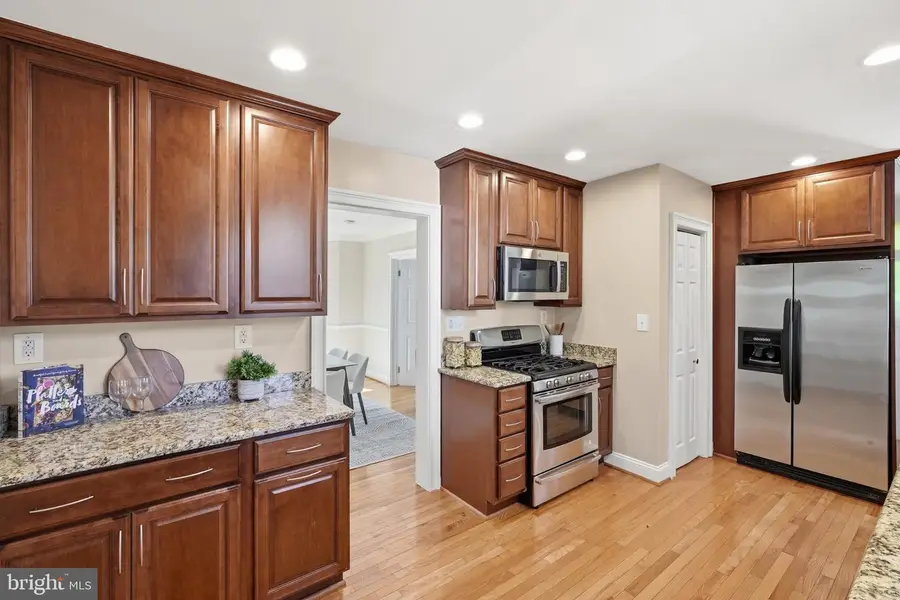 2416 S Eads St, Arlington, VA 22202 - #2