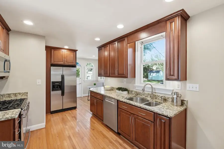 2416 S Eads St, Arlington, VA 22202 - #3
