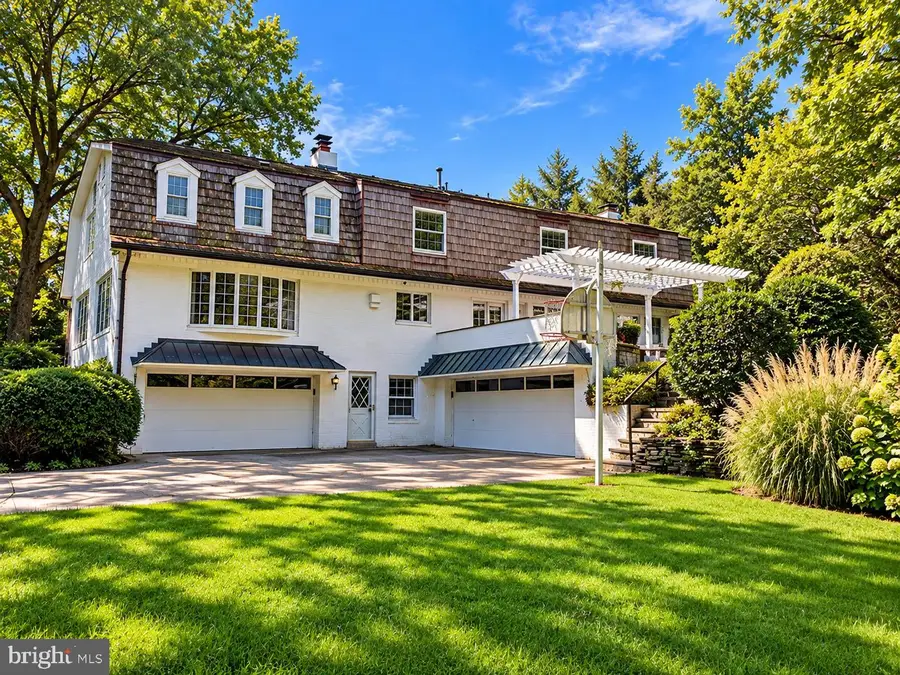 3525 Roberts Ln, Arlington, VA 22207 - #3