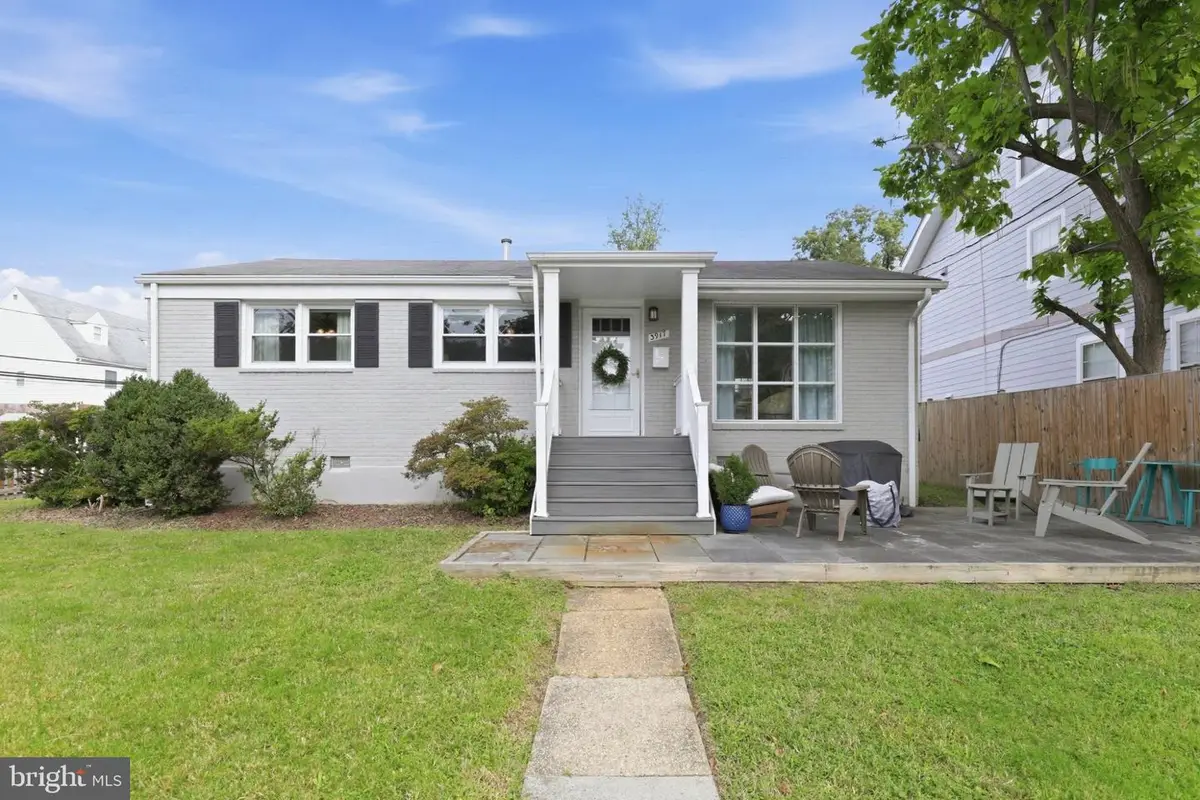 3917 17th St N, Arlington, VA 22207 - #1