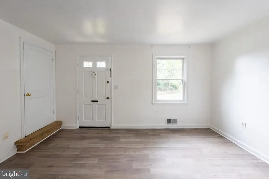 2419 N Dickerson St N, Arlington, VA 22207 - #2