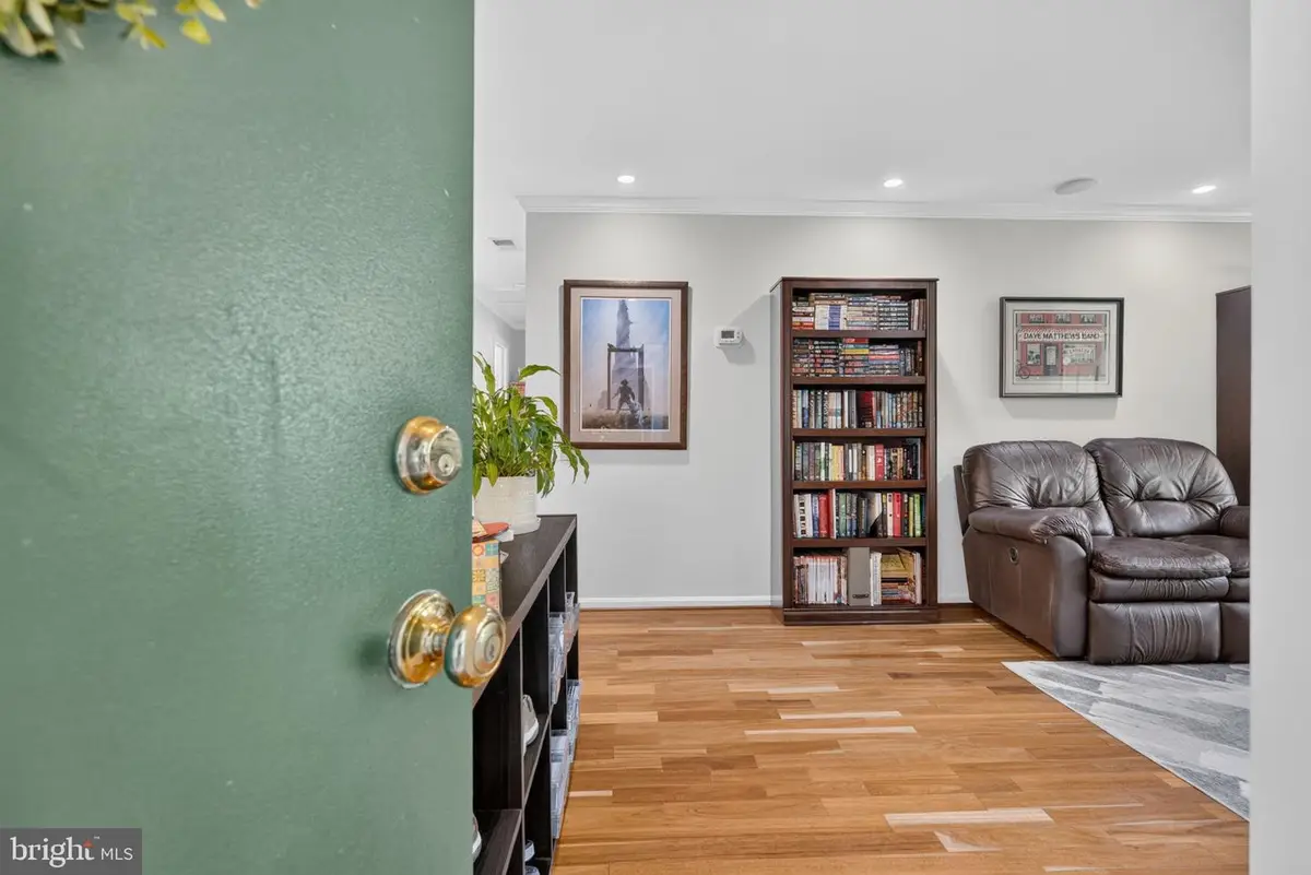2050 N Calvert St #404, Arlington, VA 22201 - #1