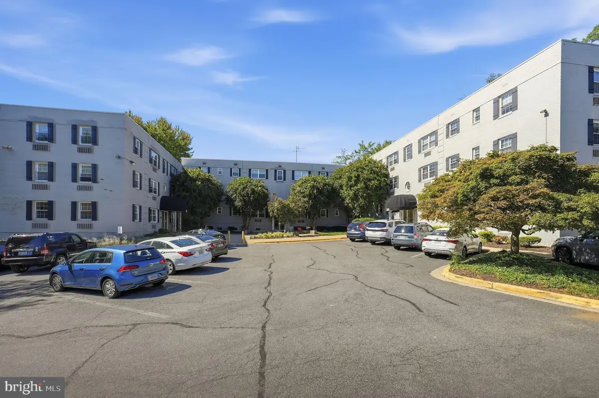 2030 N Vermont St #101, Arlington, VA 22207 - #1
