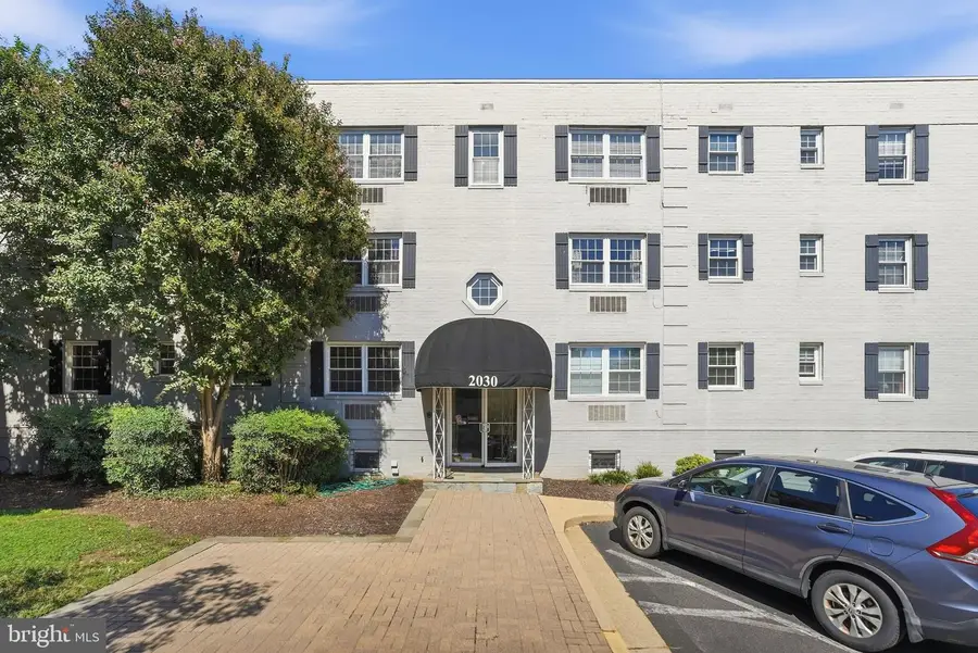 2030 N Vermont St #101, Arlington, VA 22207 - #3