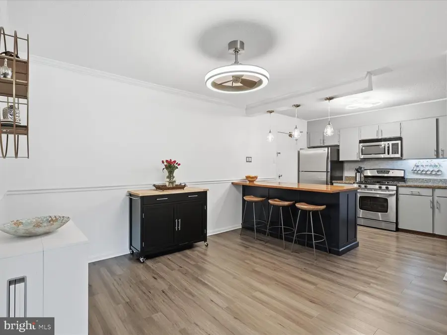 1300 Army Navy Dr #125, Arlington, VA 22202 - #3