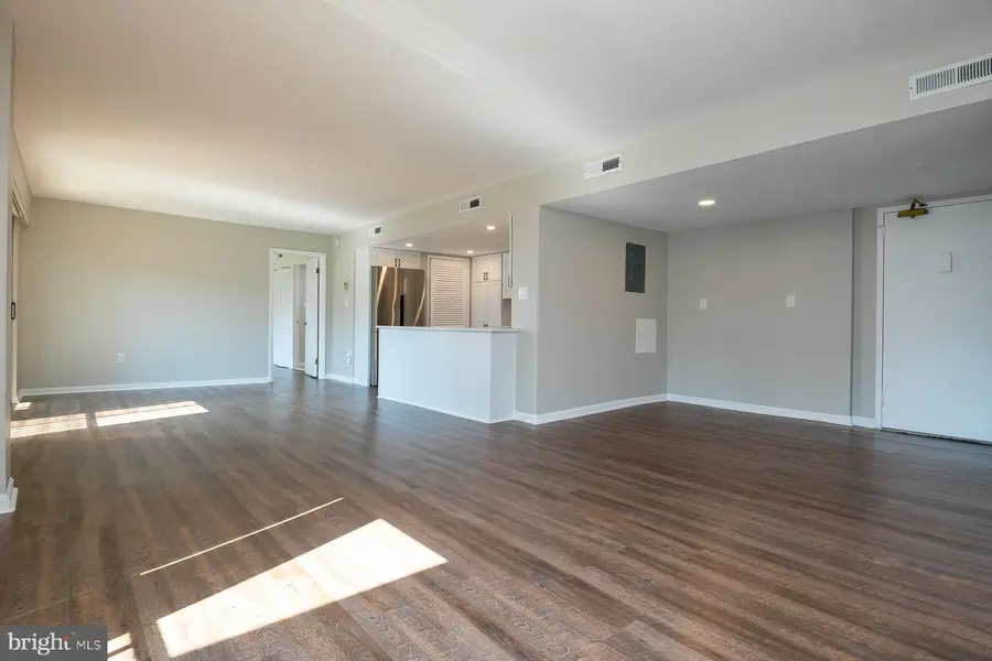 1300 Army Navy Dr #1012, Arlington, VA 22202 - #2