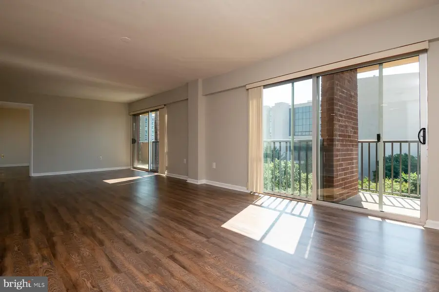 1300 Army Navy Dr #1012, Arlington, VA 22202 - #3