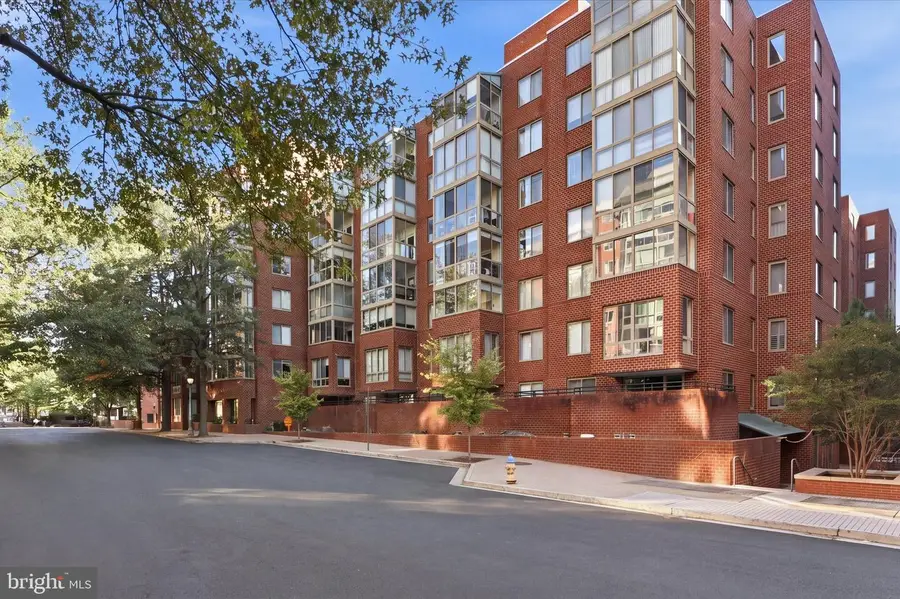 1045 N Utah St N #2-401, Arlington, VA 22201 - #3