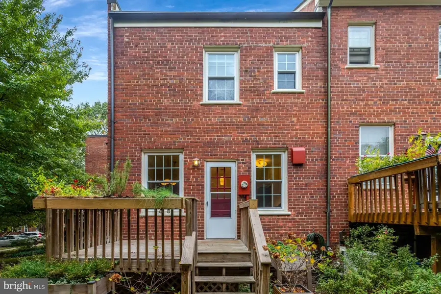 1021 S Barton St #116, Arlington, VA 22204 - #2
