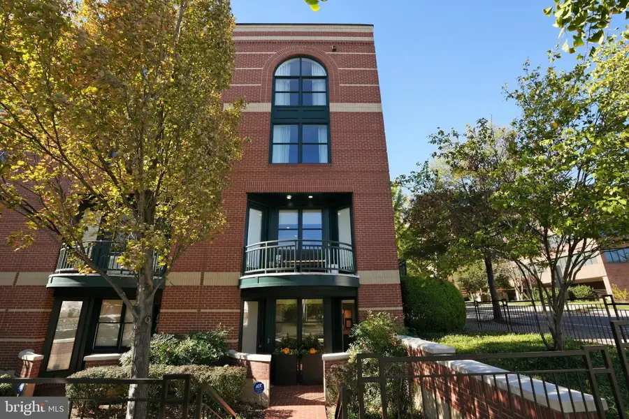 1630 N Rhodes St, Arlington, VA 22209 - #2