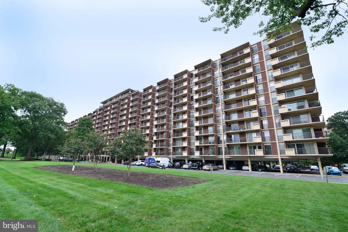 1300 Army Navy Dr #823, Arlington, VA 22202 - #1