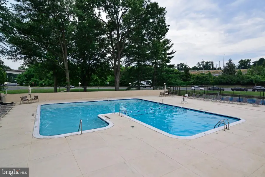 1300 Army Navy Dr #823, Arlington, VA 22202 - #2