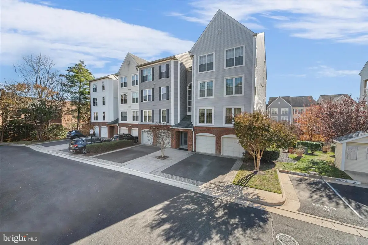 275 S Pickett St #102, Alexandria, VA 22304 - Image #1