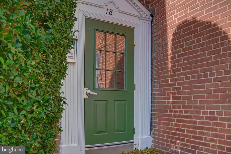 18 Auburn Ct #a, Alexandria, VA 22305 - Image #2