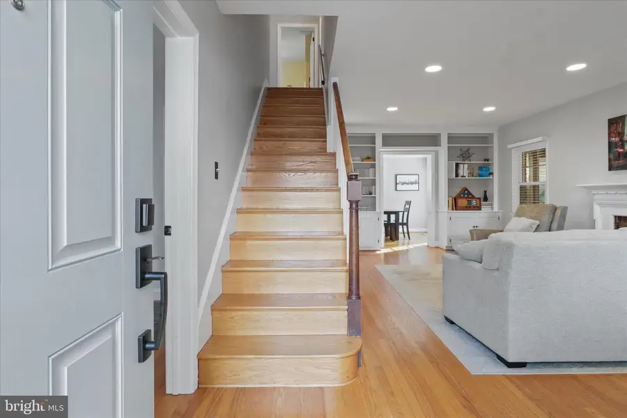 127 Moncure Dr, Alexandria, VA 22314 - Image #3