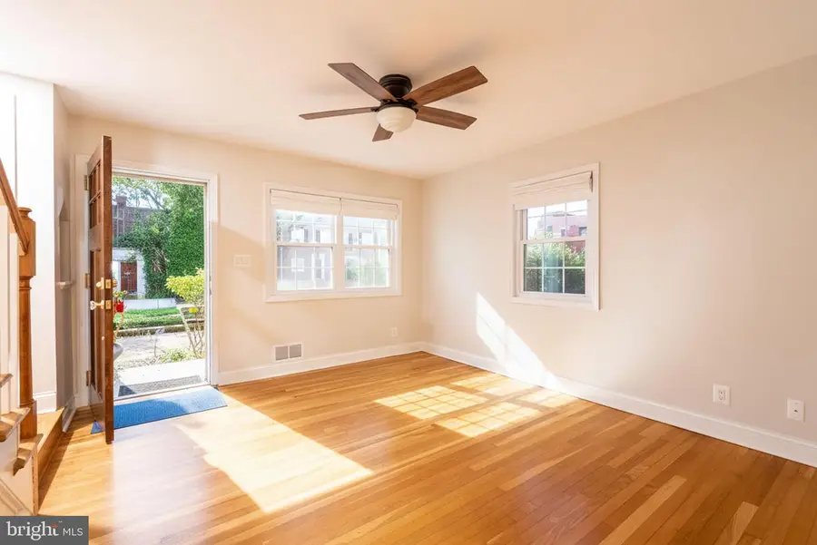 317 E Oak St, Alexandria, VA 22301 - Image #2