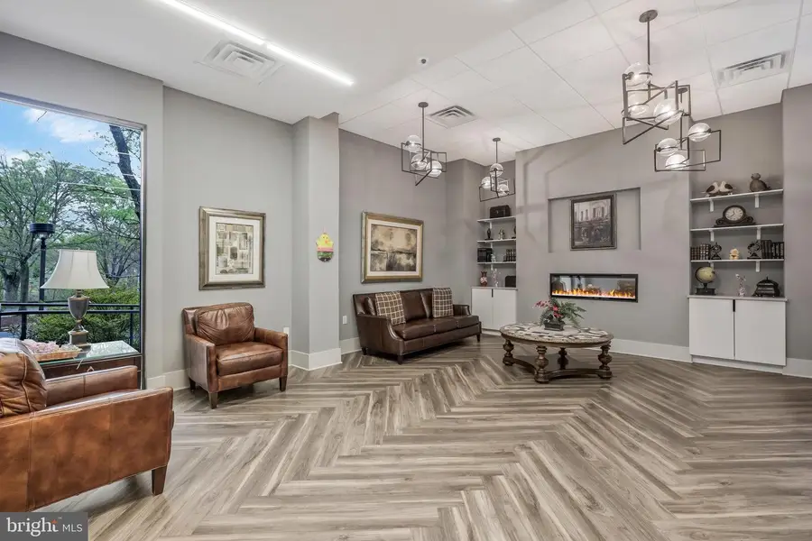 5300 Holmes Run Pkwy #212, Alexandria, VA 22304 - Image #3