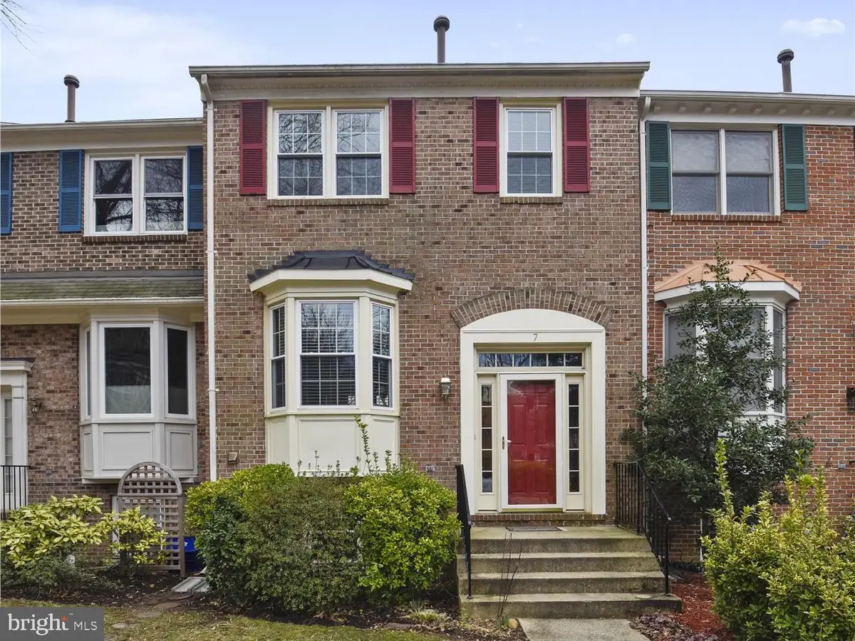 7 Carriage House Cir, Alexandria, VA 22304 - Image #1