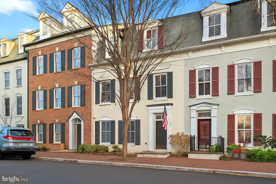 1815 Potomac Greens Dr, Alexandria, VA 22314 - Image #2