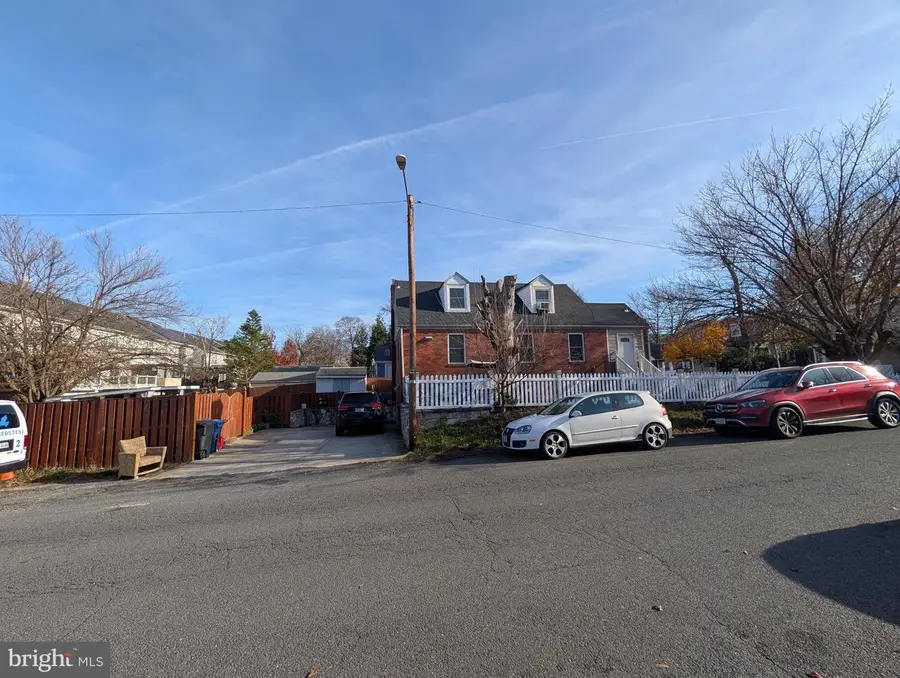 15 Leadbeater St, Alexandria, VA 22305 - Image #3