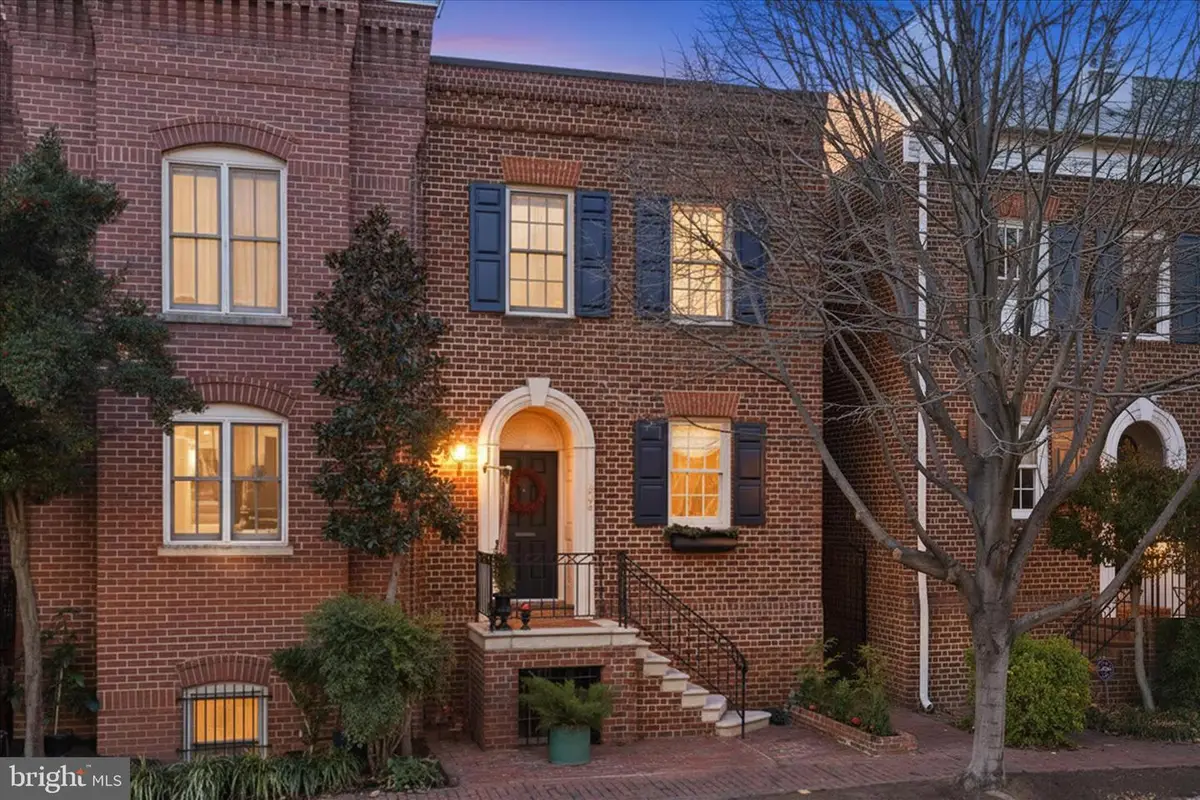 408 N Pitt St, Alexandria, VA 22314 - Image #1