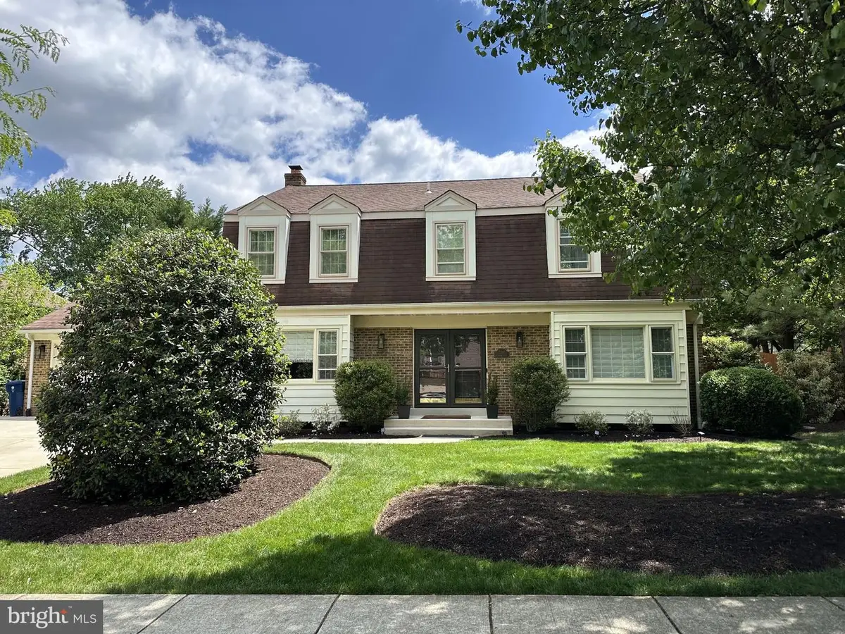 2107 Marlboro Dr, Alexandria, VA 22304 - #1