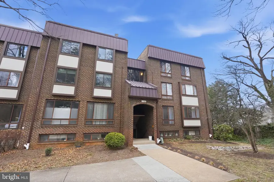 130 Roberts Ln #201, Alexandria, VA 22314 - Image #2