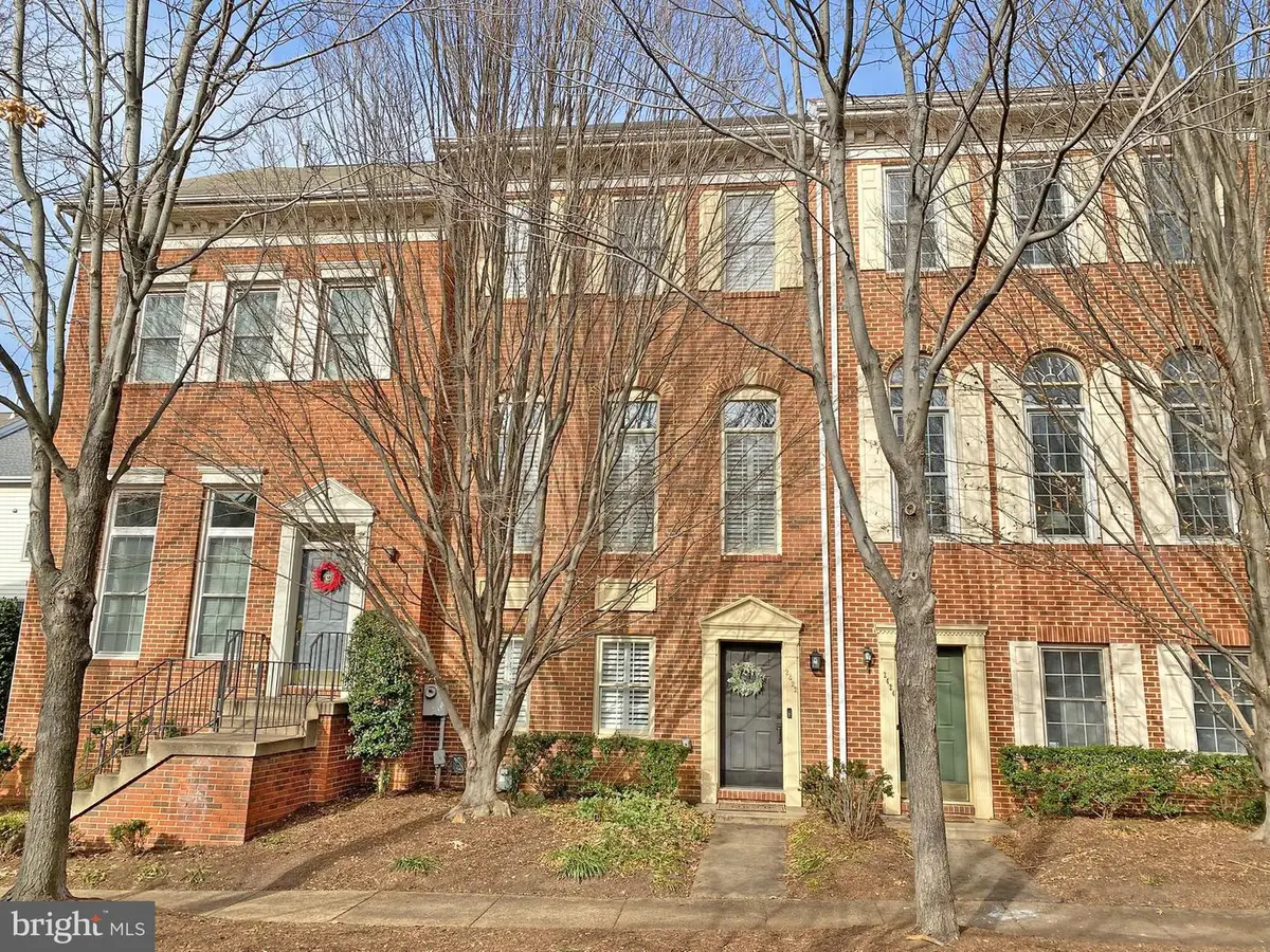 2422 N Hampton Dr, Alexandria, VA 22311 - Image #1