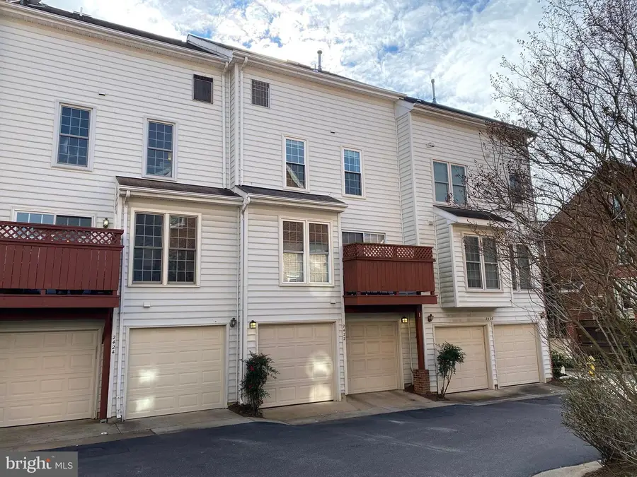 2422 N Hampton Dr, Alexandria, VA 22311 - Image #2