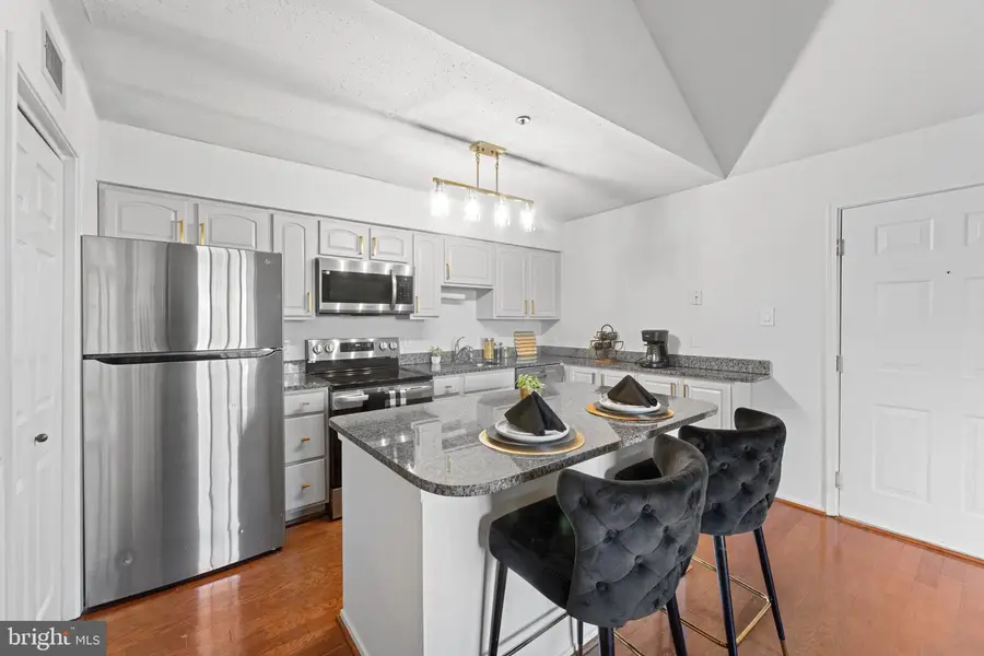 3302 Wyndham Cir #b, Alexandria, VA 22302 - Image #3