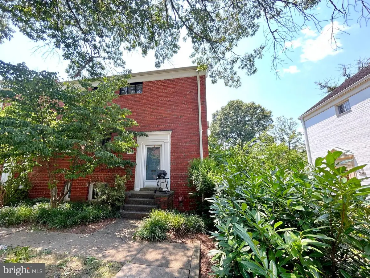 3254 Gunston Rd, Alexandria, VA 22302 - Image #1
