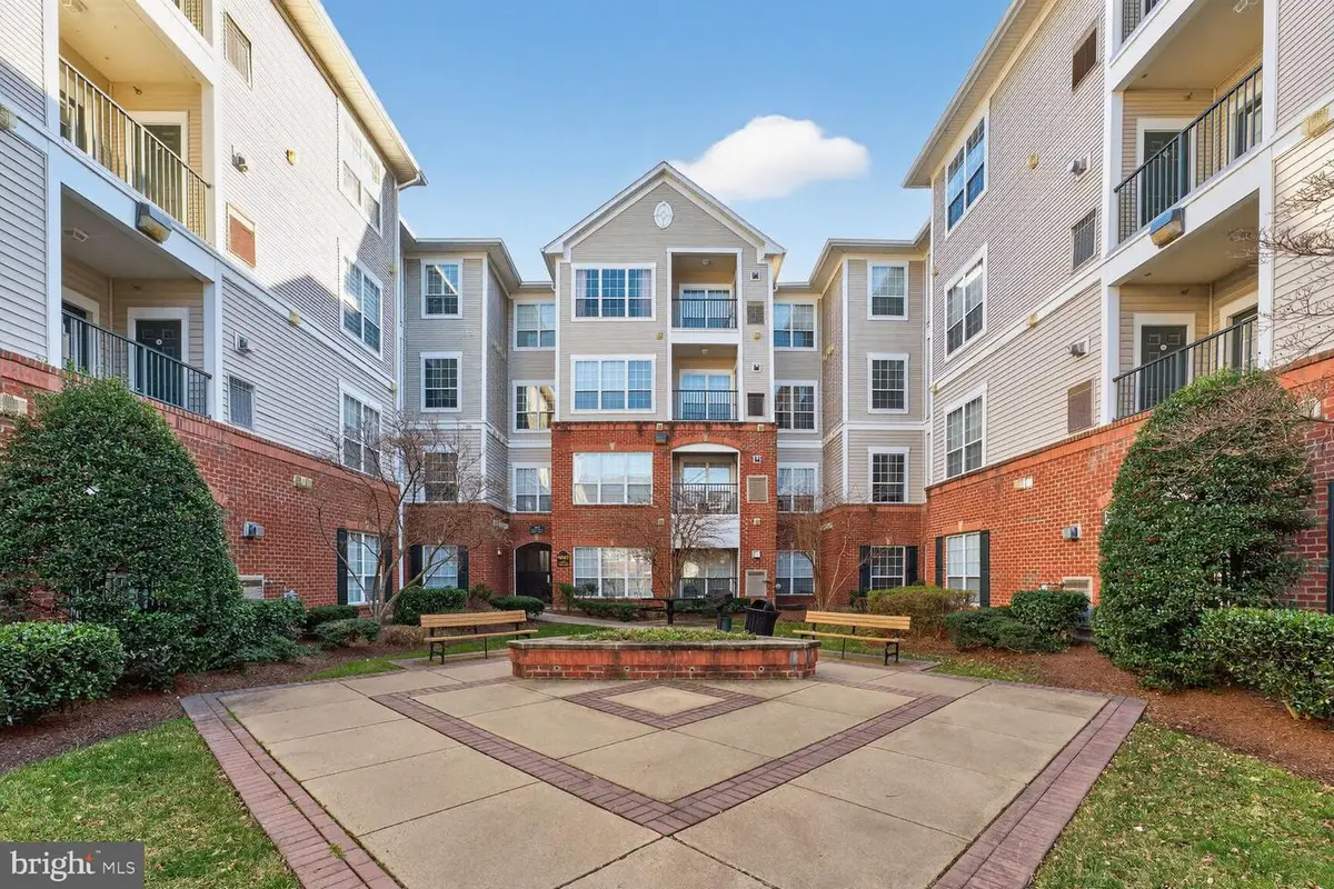 4862 Eisenhower Ave #373, Alexandria, VA 22304 - Image #1