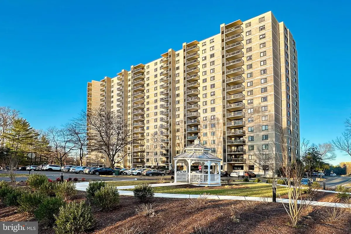 307 Yoakum Pkwy #802, Alexandria, VA 22304 - Image #1