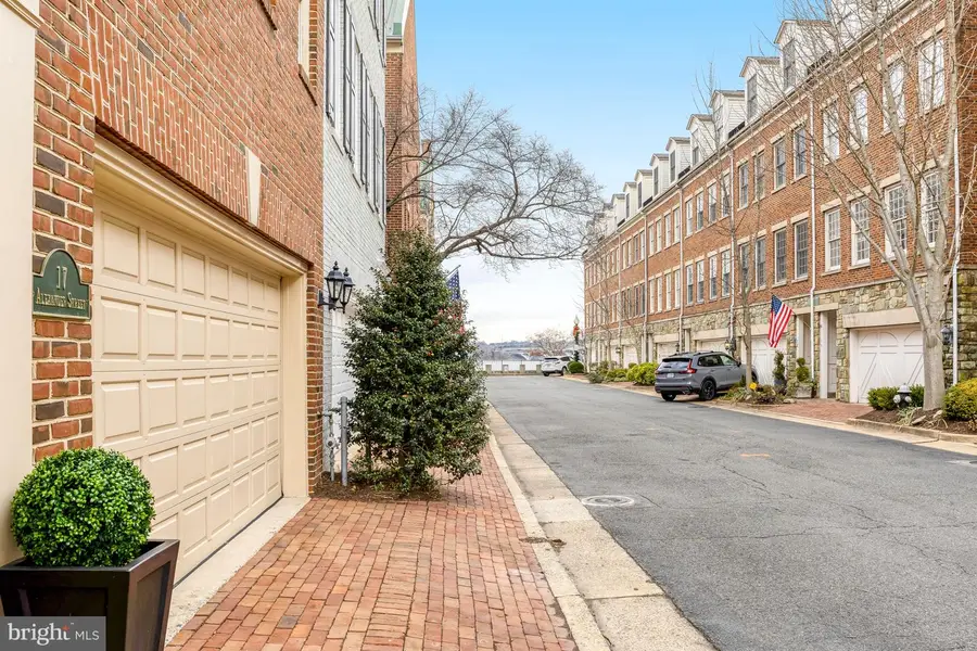 17 Alexander St, Alexandria, VA 22314 - Image #3