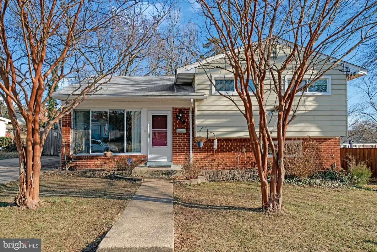 98 S Iris St S, Alexandria, VA 22304 - Image #1