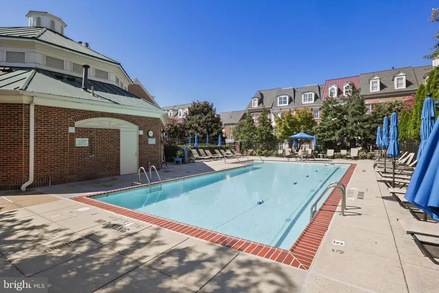 1410 Roundhouse Ln, Alexandria, VA 22314 - Image #2