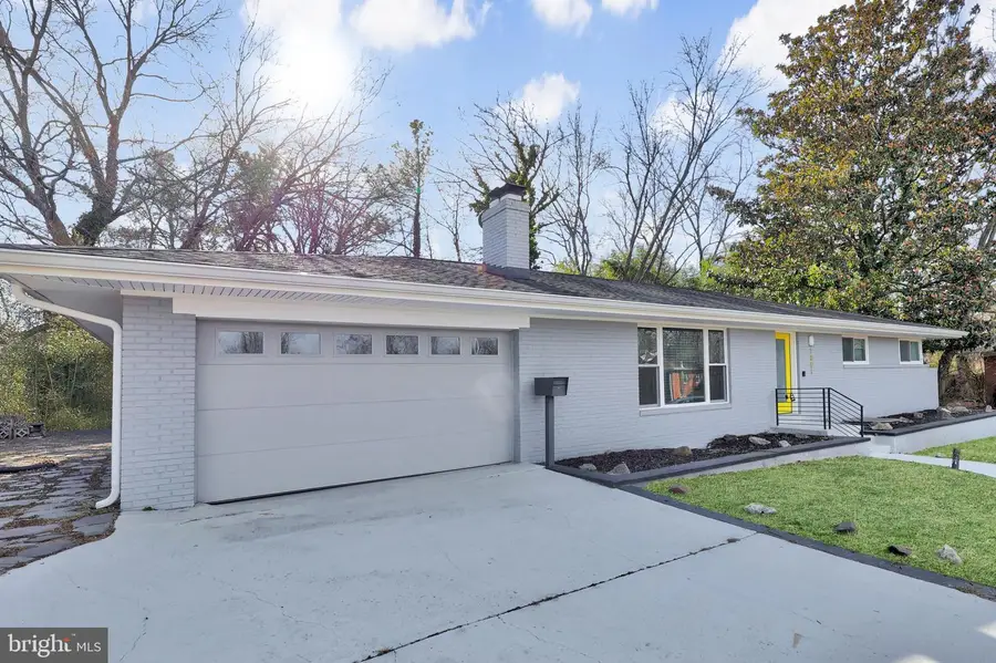 1001 Woods Pl, Alexandria, VA 22302 - Image #2