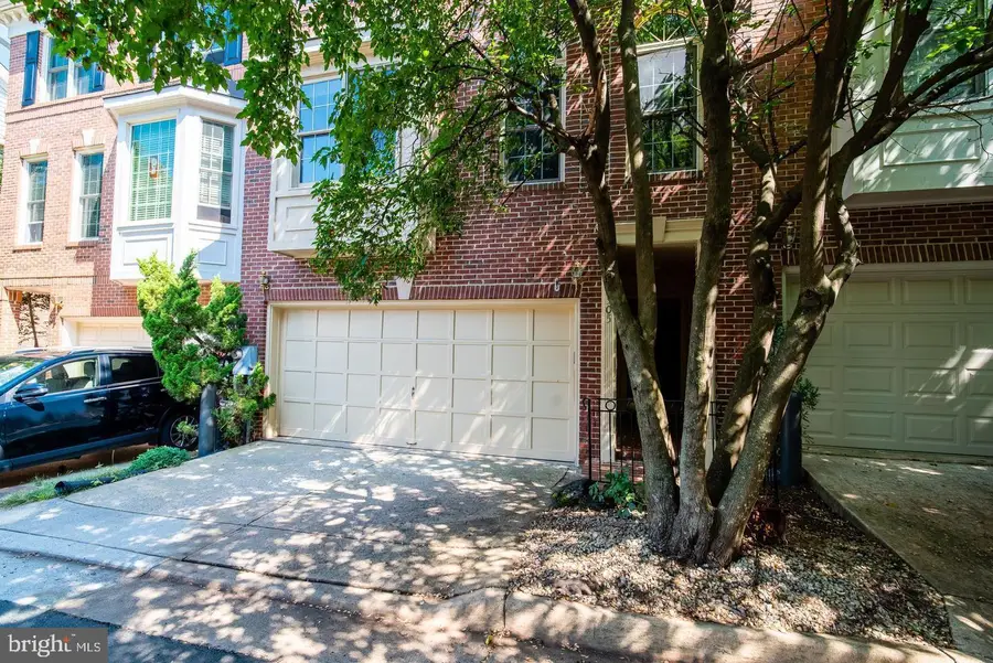 2505 Gadsby Pl, Alexandria, VA 22311 - Image #2